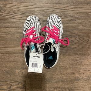 NWT Adidas Youths size 4 black striped football/soccer cleats